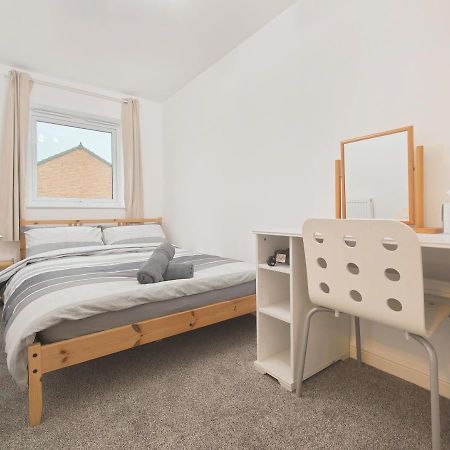 The Metcombe - Holiday Home With Free Parking 10 Minutes Walk To Etihad Stadium & Coop Live Arena Manchester Buitenkant foto