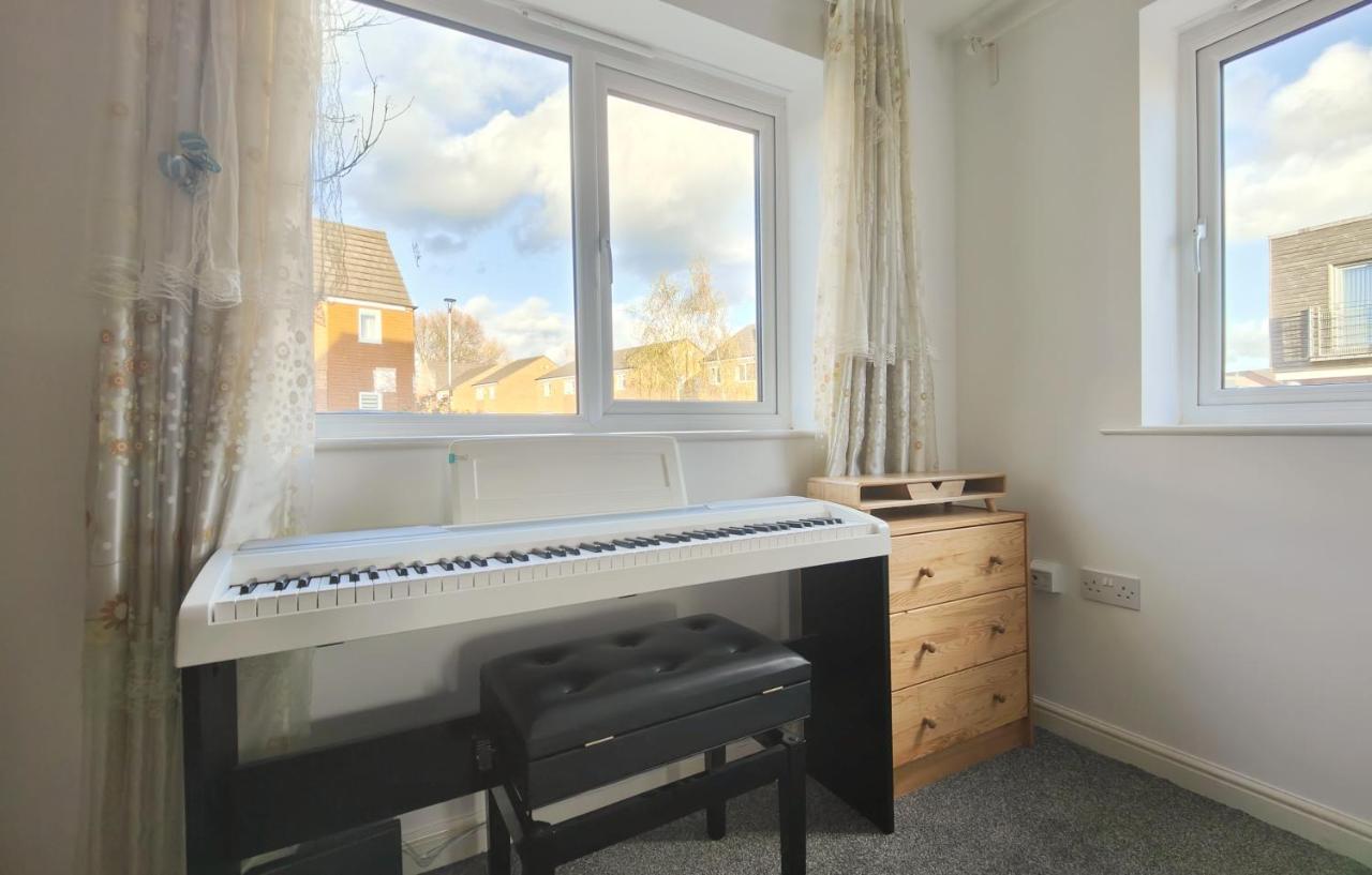 The Metcombe - Holiday Home With Free Parking 10 Minutes Walk To Etihad Stadium & Coop Live Arena Manchester Buitenkant foto