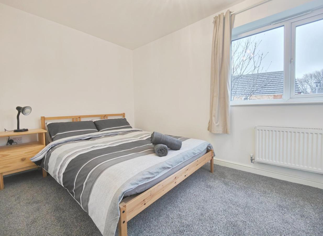 The Metcombe - Holiday Home With Free Parking 10 Minutes Walk To Etihad Stadium & Coop Live Arena Manchester Buitenkant foto