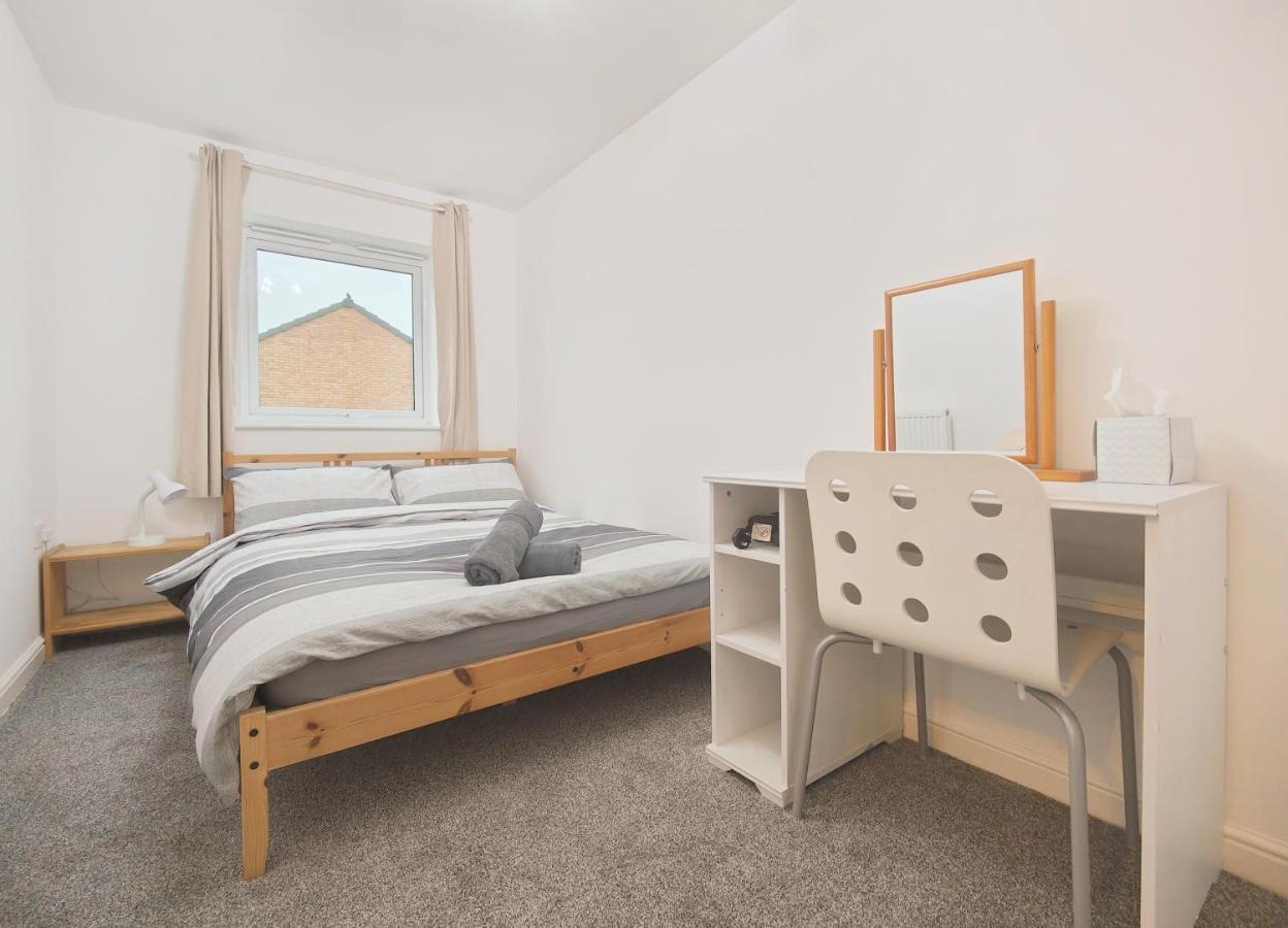 The Metcombe - Holiday Home With Free Parking 10 Minutes Walk To Etihad Stadium & Coop Live Arena Manchester Buitenkant foto
